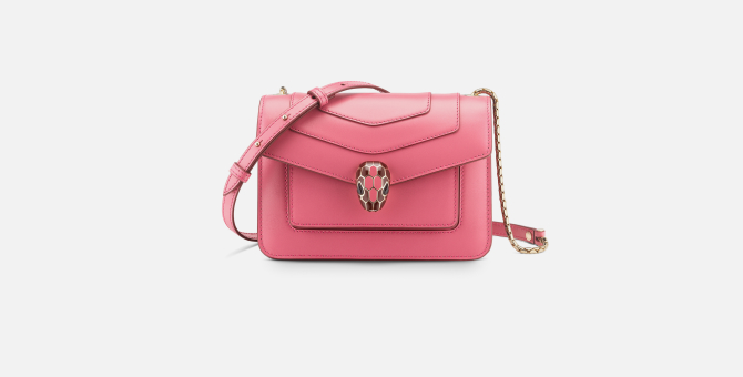 Bvlgari представил сумки и аксессуары из новой осенне-зимней коллекции