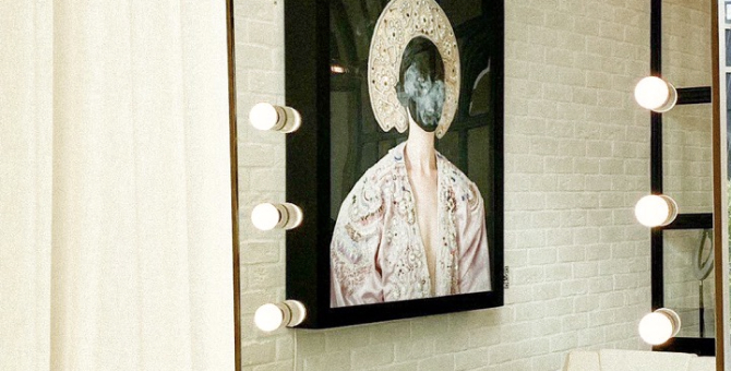 В петербургском салоне BURO. Beauty открылась выставка Юлдус Бахтиозиной