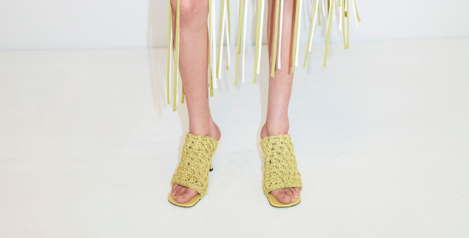 Diet Prada сравнил обувь из новой коллекции Bottega Veneta с лапшой быстрого приготовления