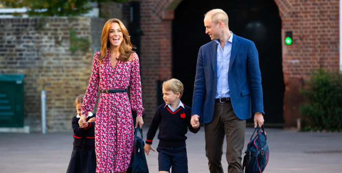 Кейт Миддлтон и принц Уильям поделились семейным видео, чтобы поддержать британских медработников