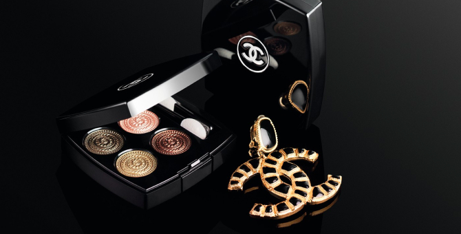 Chanel представил новогоднюю коллекцию макияжа, вдохновленную барокко