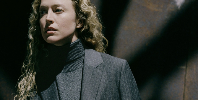 COS выпустил кампанию новой осенне-зимней коллекции