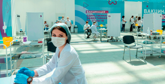 Пункт вакцинации от COVID-19 в ГУМе переехал в Гостиный Двор