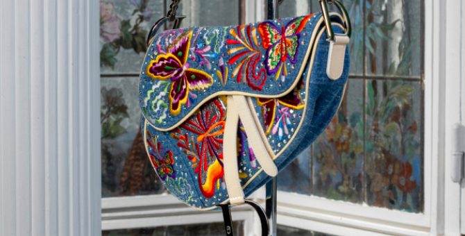 Пятьсот вещей Джона Гальяно для Dior продадут на аукционе в Париже