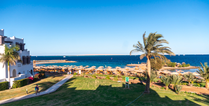 Владимир Путин разрешил полеты из России на египетские курорты