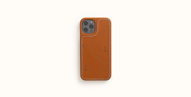 Hermès выпустил кожаные брелоки с трекерами AirTag и чехлы для iPhone 12
