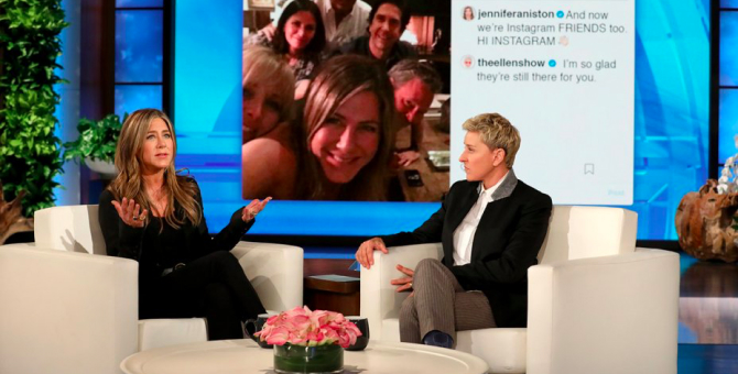 Эллен Дедженерес поцеловала Дженнифер Энистон в эфире своего телешоу