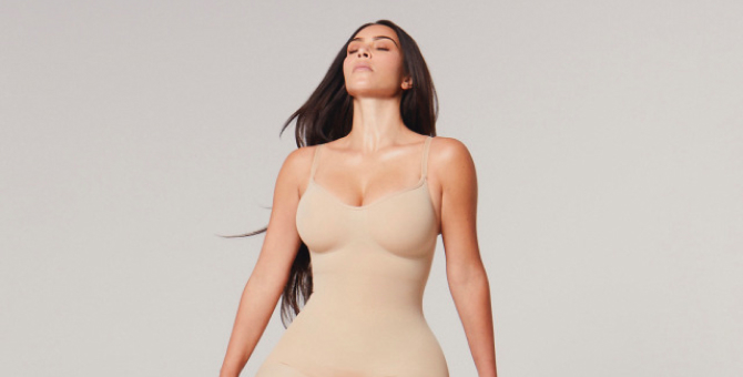 Ким Кардашьян открыла в Лос-Анджелесе поп-ап Skims и рассказала о планах по запуску линии купальников