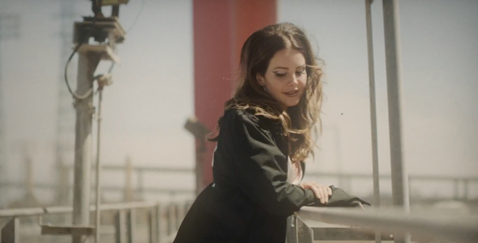 Лана Дель Рей выпустила 9-минутное видео на две песни с нового альбома