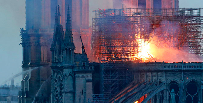 О пожаре в парижском Нотр-Даме снимут сериал