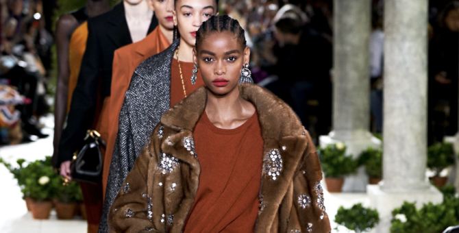 Oscar de la Renta перестанет выпускать изделия из натурального меха