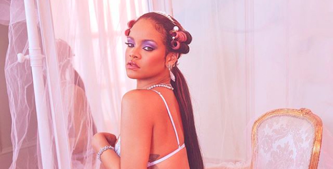 Рианна косплеит Марию-Антуанетту на новом снимке для Savage x Fenty