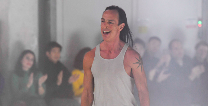 Рик Оуэнс и Moncler кастомизировали автобус для поездки дизайнера по США