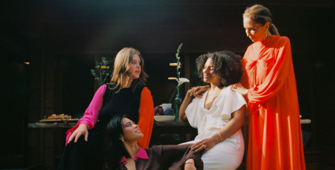 Женщины-режиссеры сняли короткометражки о новой коллекции Roland Mouret