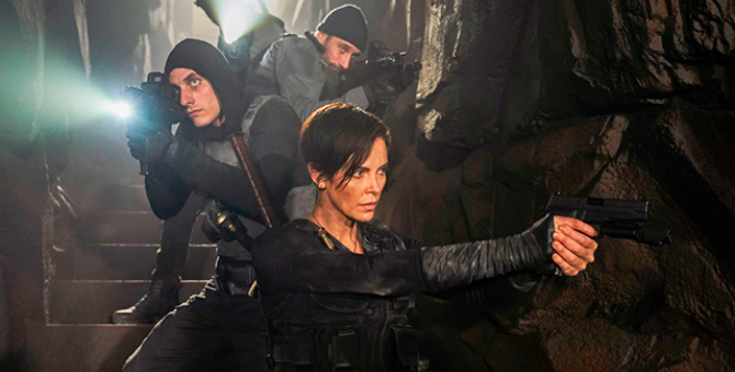 Появились первые кадры из фильма Netflix с Шарлиз Терон в роли бессмертной воительницы