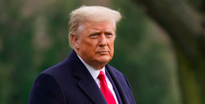 Дональд Трамп не планирует в ближайшее время делать прививку от COVID-19