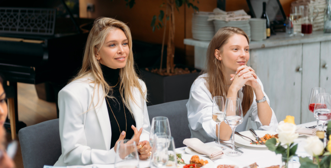 Фонд «Доброделы» собрал более миллиона рублей на встрече с Верой Брежневой