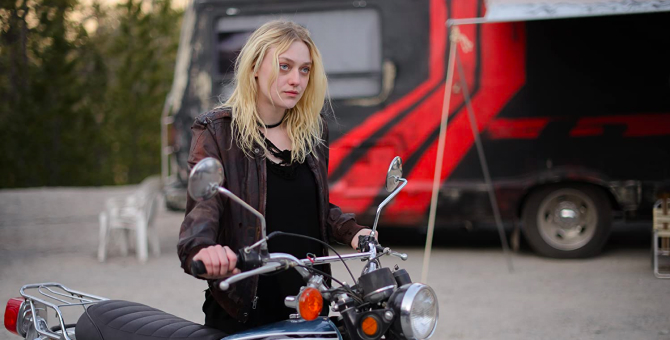 Появился трейлер фильма «Вьена и призраки» с Дакотой Фаннинг, Зои Кравиц и Эван Рэйчел Вуд