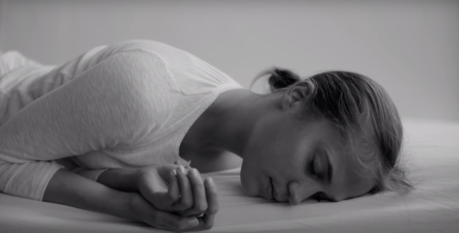 Алисия Викандер снялась в клипе The National на песню «Light Years»