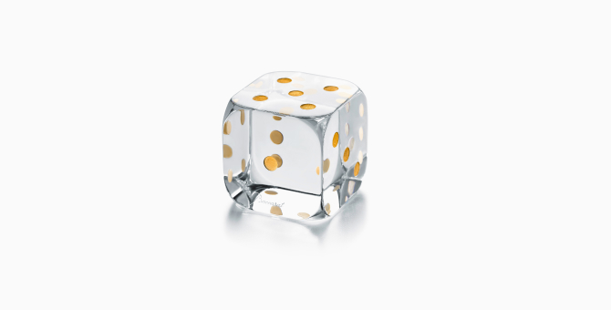 Baccarat выпустил игральные кости и домино из хрусталя