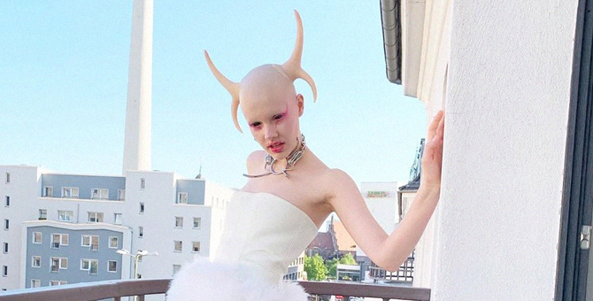 Из-за смартфонов у нас вырастут рога. Бьюти-индустрия уже готова на них что-нибудь повесить