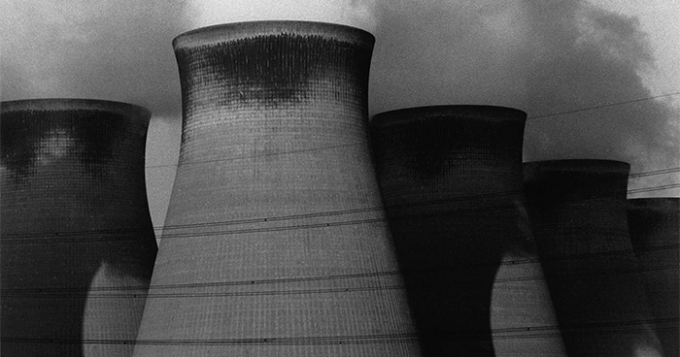 Заброшенные заводы в новой фотовыставке Дэвида Линча