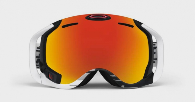 Объект желания: горнолыжная маска с интерактивным экраном