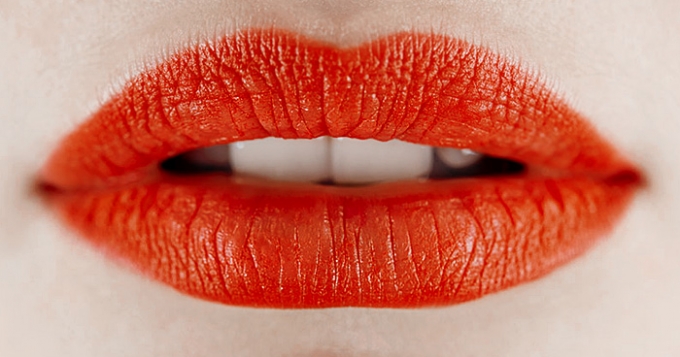 Тенденция: оранжевая помада
