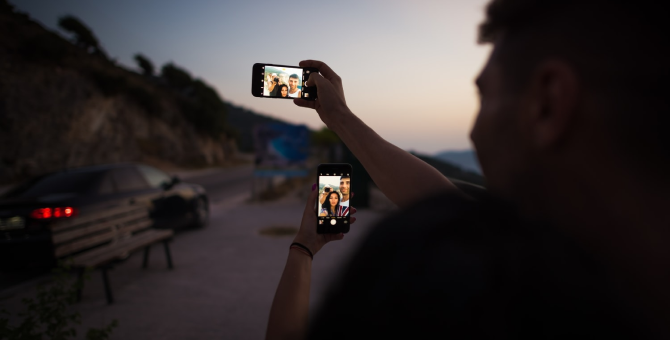 Исследование: публикация селфи делает людей счастливее