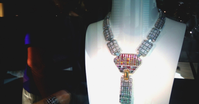 Ювелирные коллекции на Biennale des antiquaires в Париже