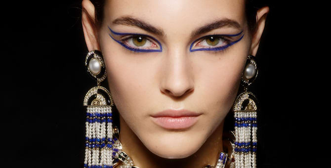 Как повторить графичный макияж с показа Chanel Métiers d'Art 2018/19