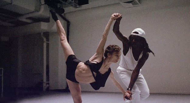 Российская балерина в новом клипе Blood Orange