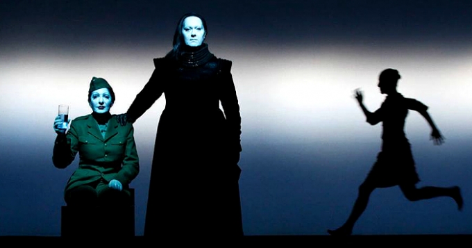 \"Жизнь и смерть\": перформанс Марины Абрамович в Нью-Йорке