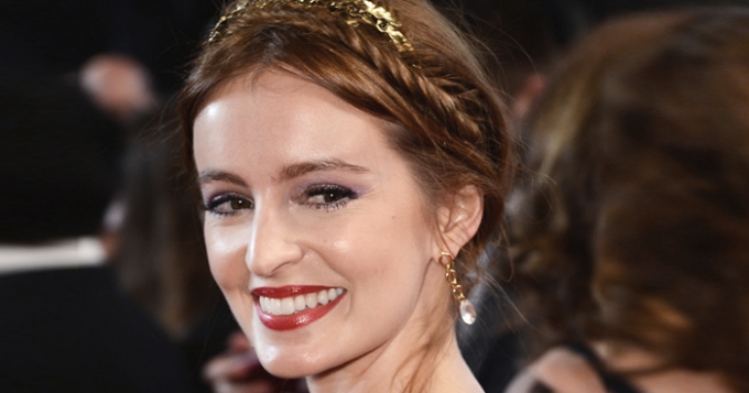 Тенденция: коса на макушке