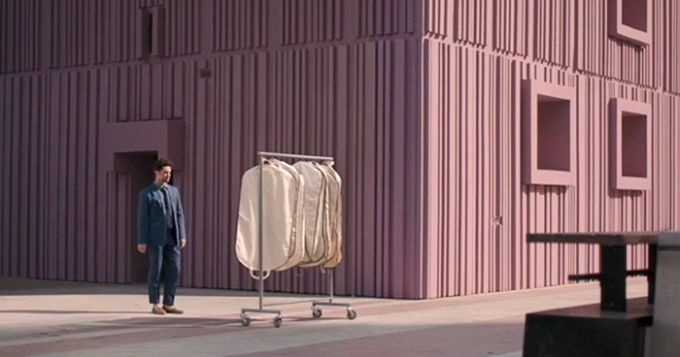 Hermès выпустили сюрреалистичную короткометражку Man On The Move