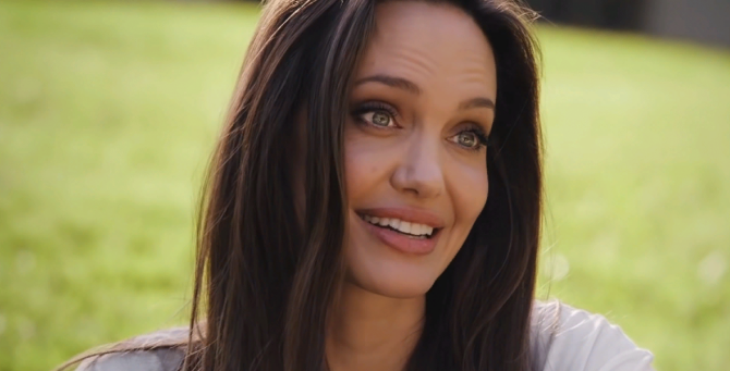 Анджелина Джоли завела инстаграм, чтобы рассказывать о ситуации в Афганистане