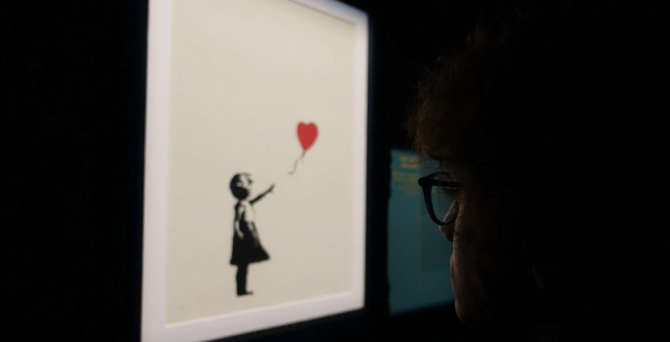 Christie's выставил на торги «Девочку с воздушным шаром» Бэнкси