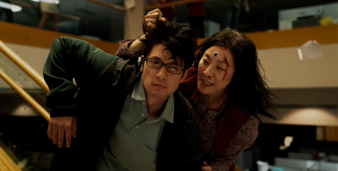 «Все везде и сразу» стал первым фильмом А24 со сборами в 100 миллионов долларов