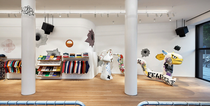 Supreme поделился фотографиями нового флагманского магазина в Милане