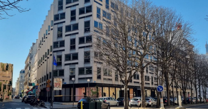 Chanel приобрел здание на авеню Монтень