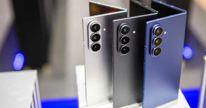 Samsung представил новое поколение складных смартфонов