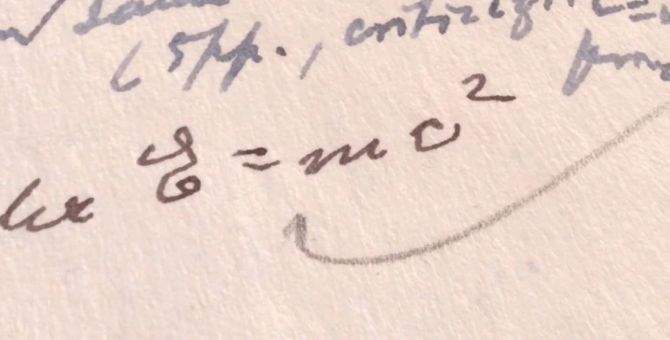 Письмо Альберта Эйнштейна с формулой E=mc² продали за 1,2 млн долларов