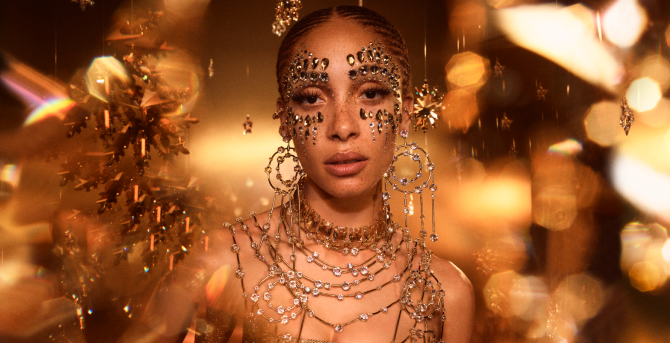 Swarovski представил праздничную кампанию «Время дарить чудеса»