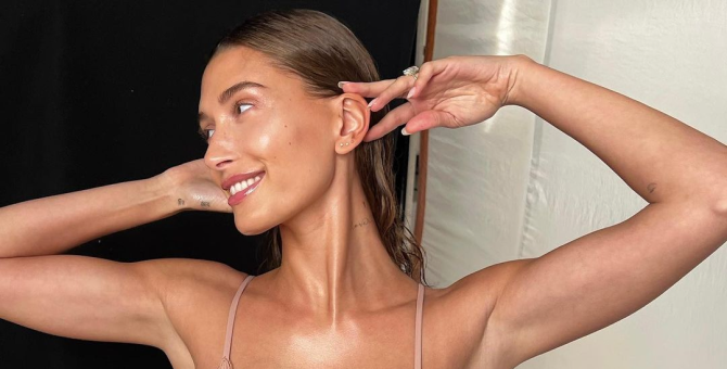 Хейли Бибер анонсировала первый продукт своего бьюти-бренда Rhode