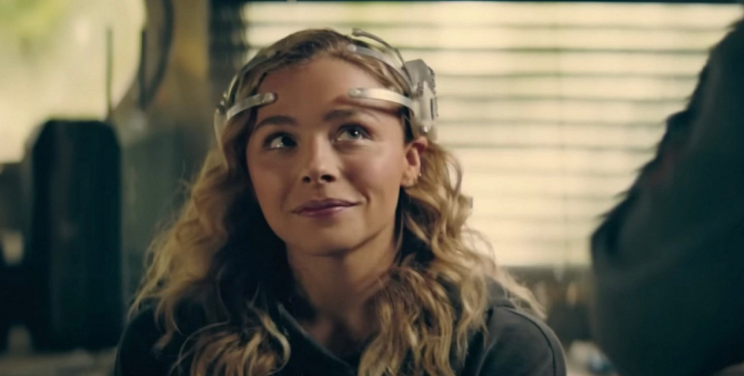 Amazon отменил второй сезон «Периферийных устройств» с Хлоей Грейс Морец