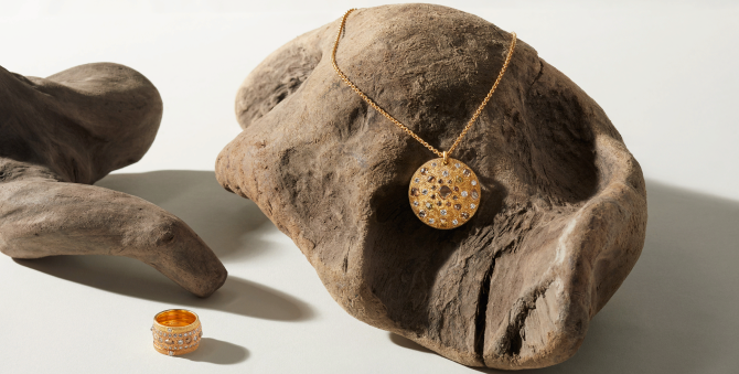 De Beers выпустил коллекцию Talisman с неограненными бриллиантами