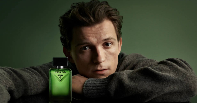 Том Холланд представляет новый мужской аромат Prada Paradigme
