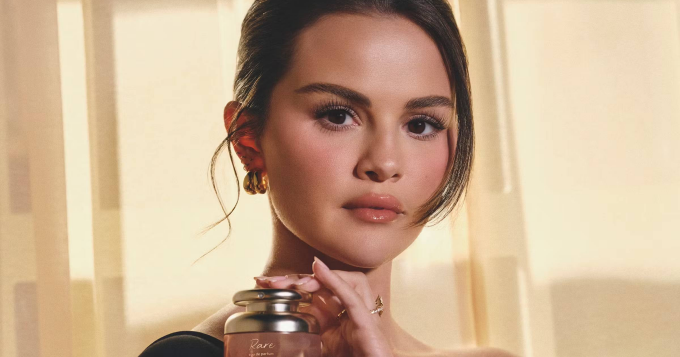 Косметический бренд Селены Гомес Rare Beauty запускает первый аромат