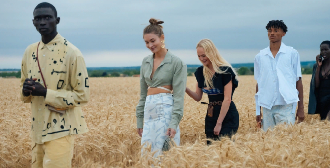 Jacquemus запускает линейку косметики и ароматов