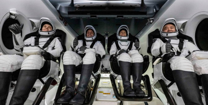 Корабль Crew Dragon с Анной Кикиной вернулся с МКС на Землю